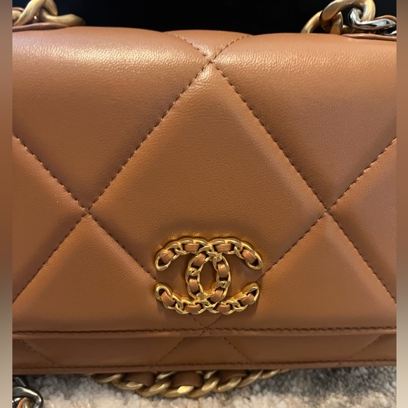 Chanel 19 WOC in Caramel Lambskin - Picture 13 of 13